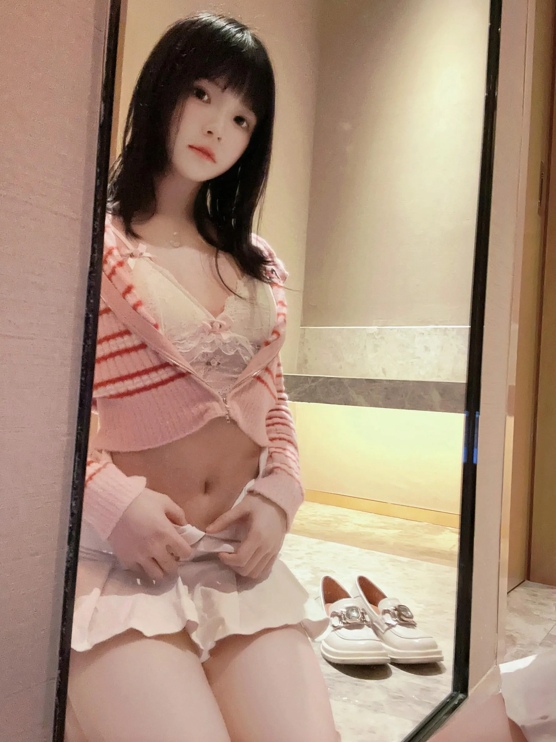 桜桃喵 – NO.166 条纹毛衣 [22P]插图1
